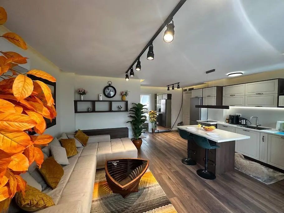 Prime Location! Outdoor Dining! Apartment Varna