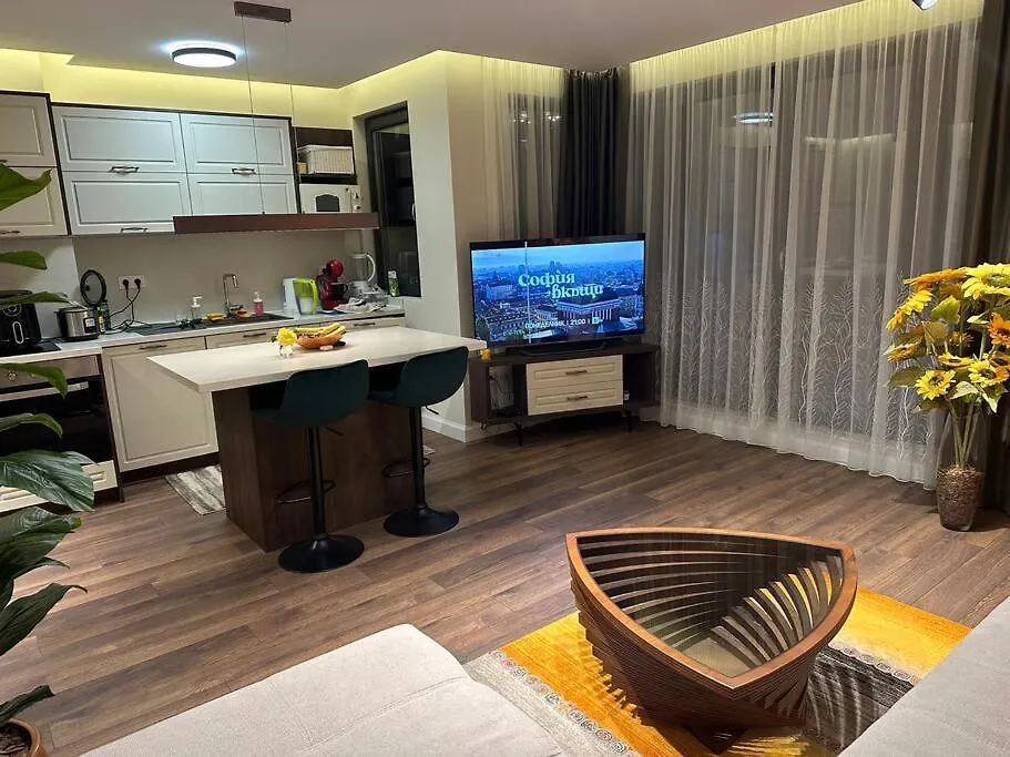 Prime Location! Outdoor Dining! Apartment Varna 0*,