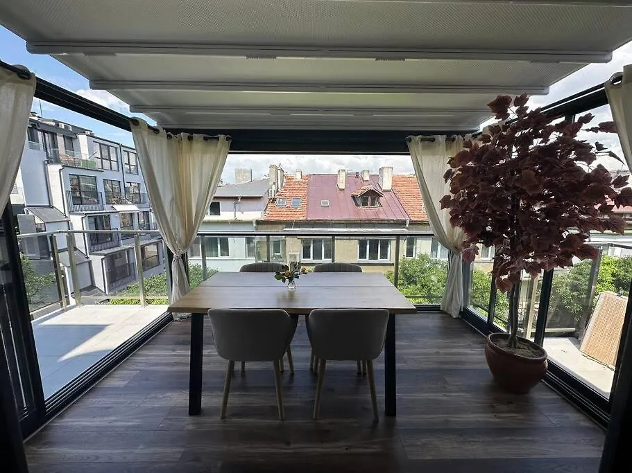 Prime Location! Outdoor Dining! Apartment Varna